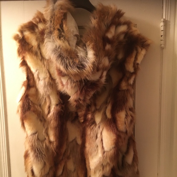Handmade faux fur vest with hood. Zip front. Pocketed. Size 2XL. Worn about 10x. - Picture 4 of 6